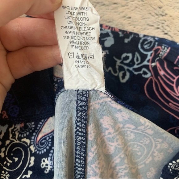 Maurice’s In Motion Paisley Print Cropped Leggings with 2 Pockets - Picture 7 of 8